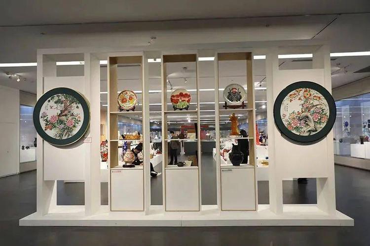 新浪资讯首届山西工艺美术产品博览交易会开幕式今日在太原美术馆举行
